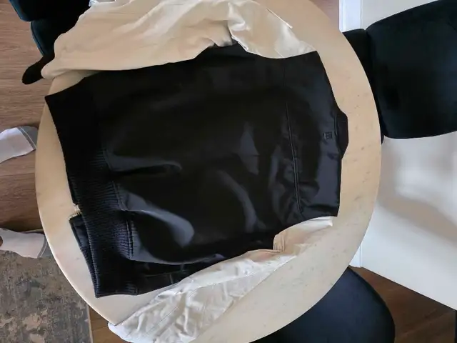 SELLING MOOSE KNUCKLE BOMBER WITH LEATHER SLEEVES in Men's in Oshawa / Durham Region - Image 4