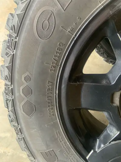 265/70R17 Good tires. Used for summer’s only