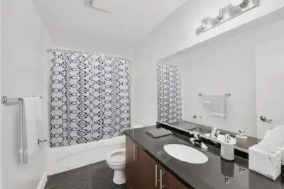 Private student room available near downtown London with flexible move-in. • Private bedroom in a sh...