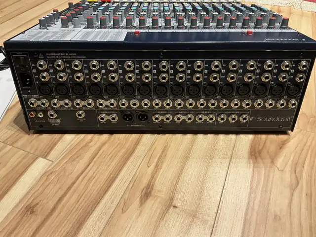 Soundcraft FX16ii Mixer in Pro Audio & Recording Equipment in City of Montréal - Image 6