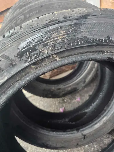 Full set of all season kumho tires thread is 85% 4037971904