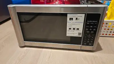 Hamilton Beach Microwave (EM031MC1-L2) - Excellent Condition, View more