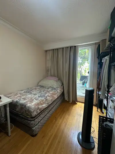 FEMALE RENTER $680/months All Included