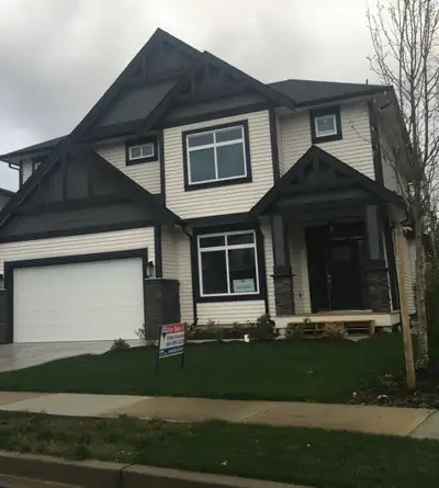 Available March 1, 2026 This modern garden-level suite in East Abbotsford’s desirable Auguston neigh...