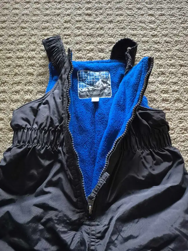 Kids winter jacket and snow pants in Kids & Youth in Edmonton - Image 8