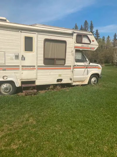 2nd owner, new tires, fridge, stove, furnace, microwave, roof a/c, dash a/c, full bathroom, everythi...