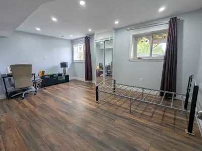 **Text your IN and OUT dates* Call text whatsapp 4169101125 DAILY/WEEKLY RENTAL studio apartment Bra...