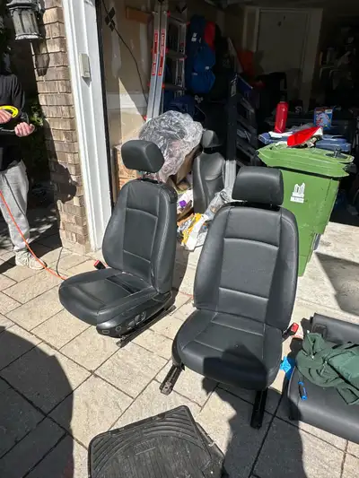 Selling black e92 passenger seat. There is no tears or damage or cracks. It works and coming out of...