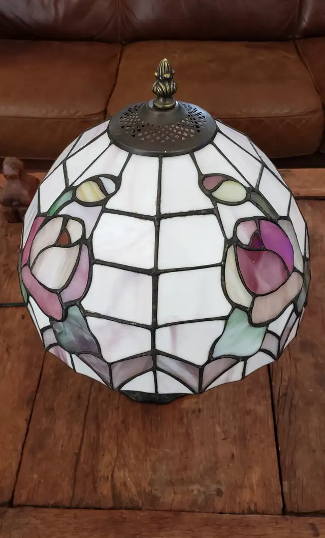 Tiffany Style Antique Stained Glass table Lamp in Arts & Collectibles in Calgary - Image 6