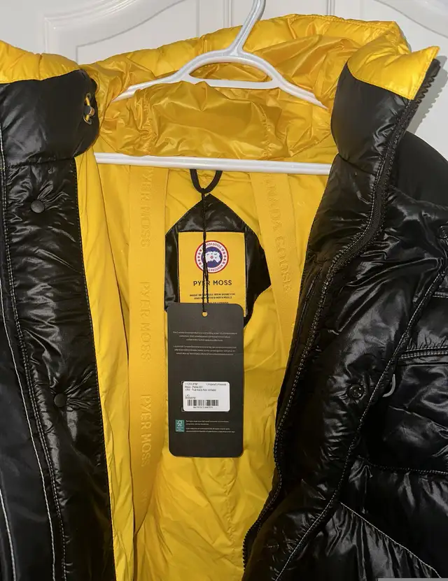 Canada goose coat in Men's in Edmonton - Image 9