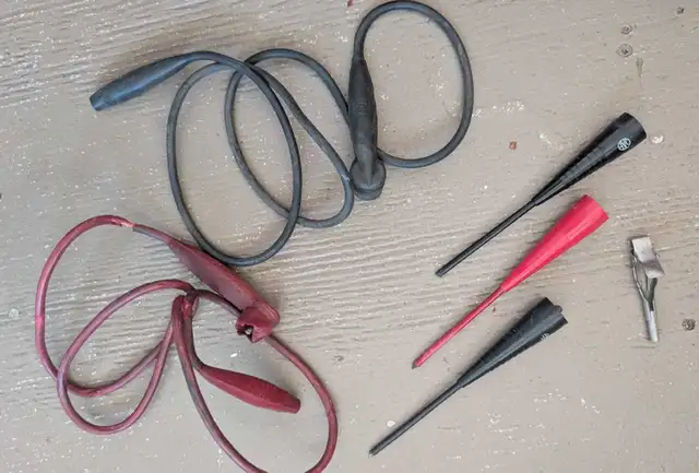 Vintage Universal AvoMeter MK2, Leads, Leather Case in General Electronics in Kamloops - Image 10