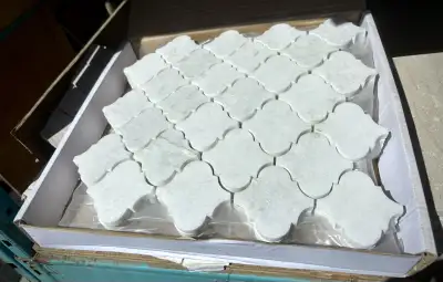 Sienna White Marble Arabesque Mosaic Tiles. The 1 box contains 5 sheets each measuring 30.5cm x 30.5...
