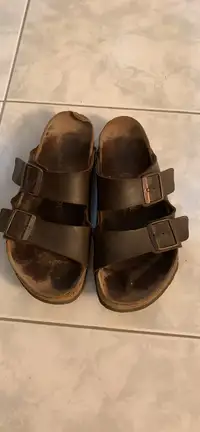 Women leather Birkenstock sandals-size 40 (size 9-9.5)