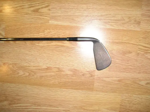 Wilson Staff Ultra 45 - 4 iron - golf club in Golf in Windsor Region - Image 4