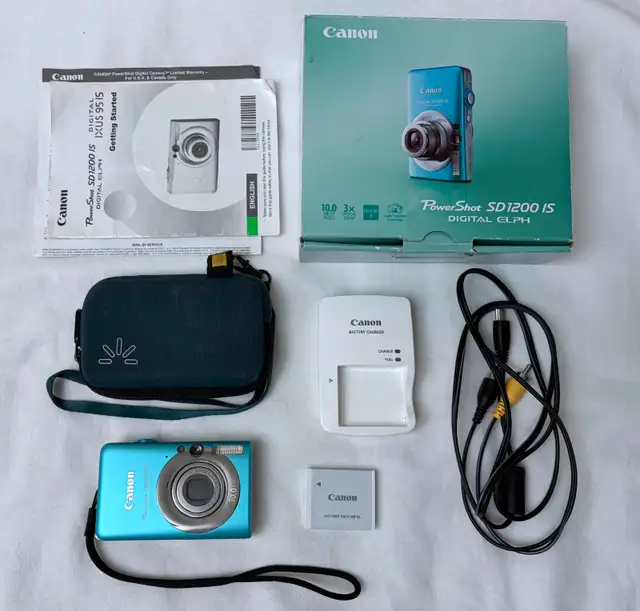 Canon PowerShot SD1200 IS Digital Pocket Camera (Blue)