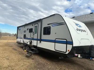 Well maintained and very clean 2019 Jayco Jay Feather 27BH for sale. Some of the highlights are: Int...