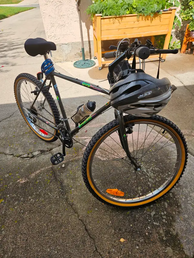 20 inch MOUNTAIN BIKE in Mountain in Calgary - Image 3
