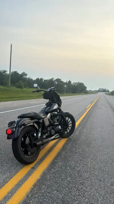 1996 Dyna Super Glide 1340cc 80CI evo . Solid running and riding bike with roughly 90,000 km. This i...