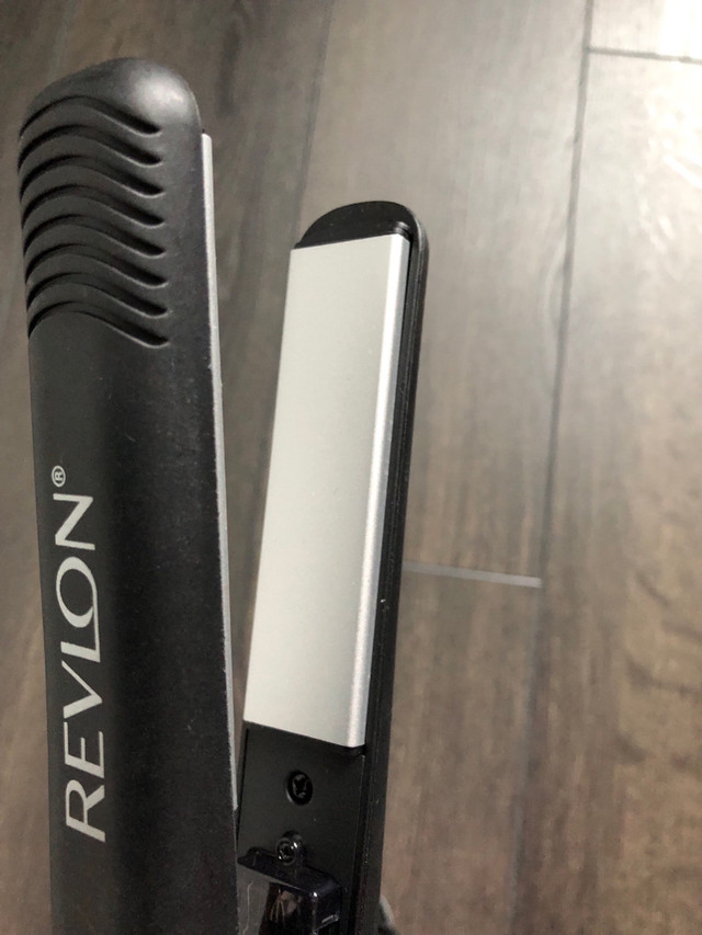 Revlon 1 inch plates hair straightener  in General Electronics in Kitchener / Waterloo - Image 3