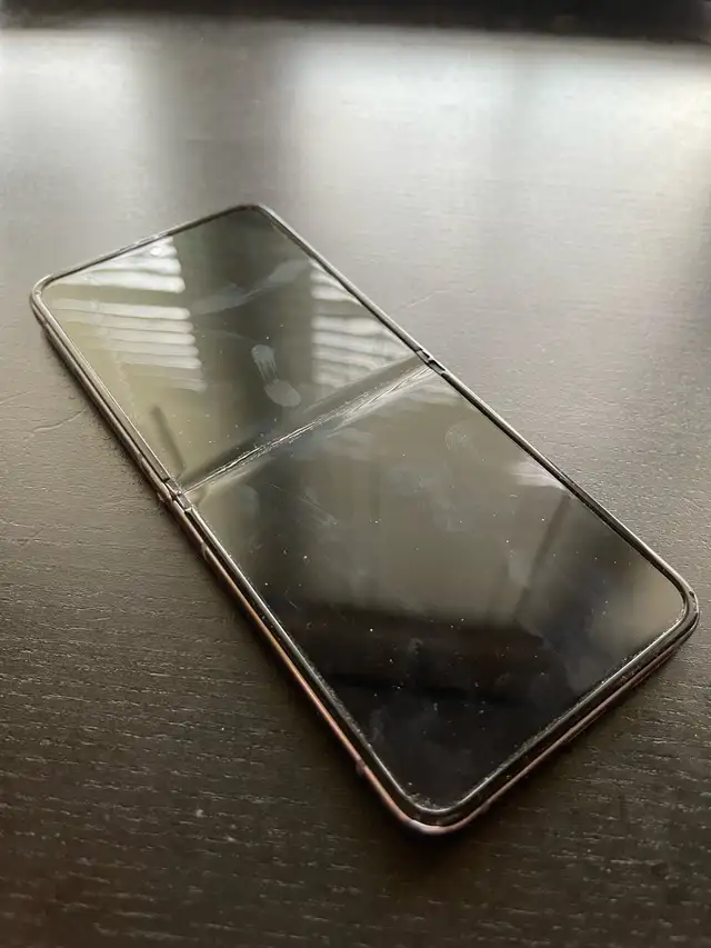 Samsung Galaxy Z Flip 4 128gb in Cell Phones in Kitchener / Waterloo - Image 8
