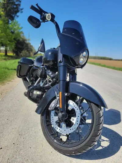 Selling my 2021 Road King Special. Original owner. Showroom condition. Dealer serviced with all the...