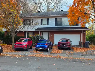 Beau 3 ½ situé dans un secteur tranquille et recherché de Saint-Lambert, offrant un environnement pa...