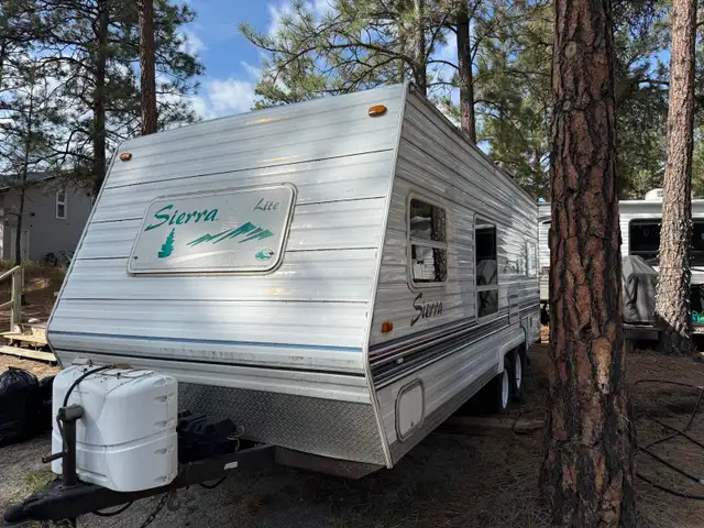 2002 Forest River Sierra Lite 22’ Trailer in Travel Trailers & Campers in Cranbrook - Image 3