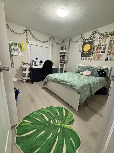 One private room available for rent in a 4 bedroom detached in Doon South, Kitchener starting Novemb...