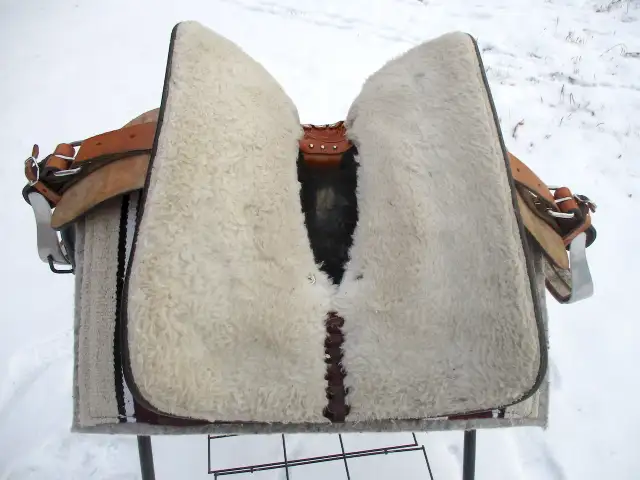 USED 10" MINI SHOW SADDLE in Equestrian & Livestock Accessories in Dawson Creek - Image 11