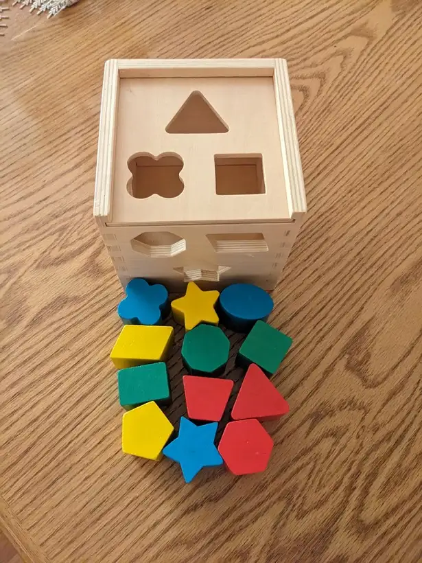 Wooden Toys : Lovevery / M&D Shape Sorting Cube in Toys in City of Toronto - Image 3