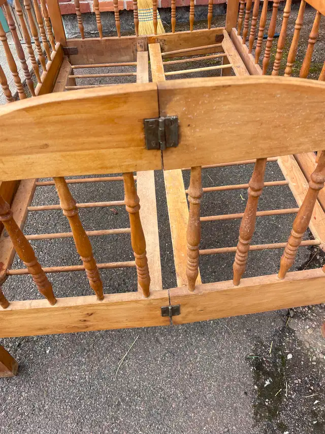 Antique Folding Crib circa1912 in Arts & Collectibles in Charlottetown - Image 4