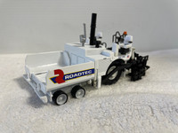 1/50 ROADTEC RP190 Paver Construction Toy