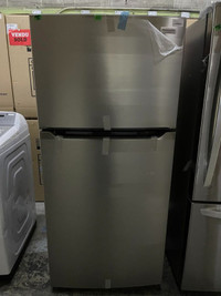 Réfrigérateur  inox à seulement 839$ taxes incluses!