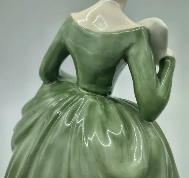 Royal Doulton Retired Green Dress Victorian Lady - H.N. 2312 in Arts & Collectibles in Windsor Region - Image 10