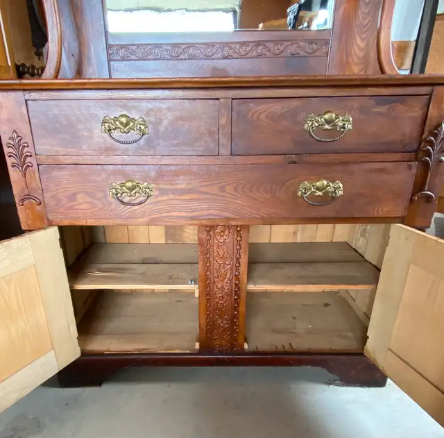 Solid wood antique buffet63005667947523123
