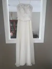 BEAUTIFUL NEW LADIES SIZE 8 WEDDING GOWN 
