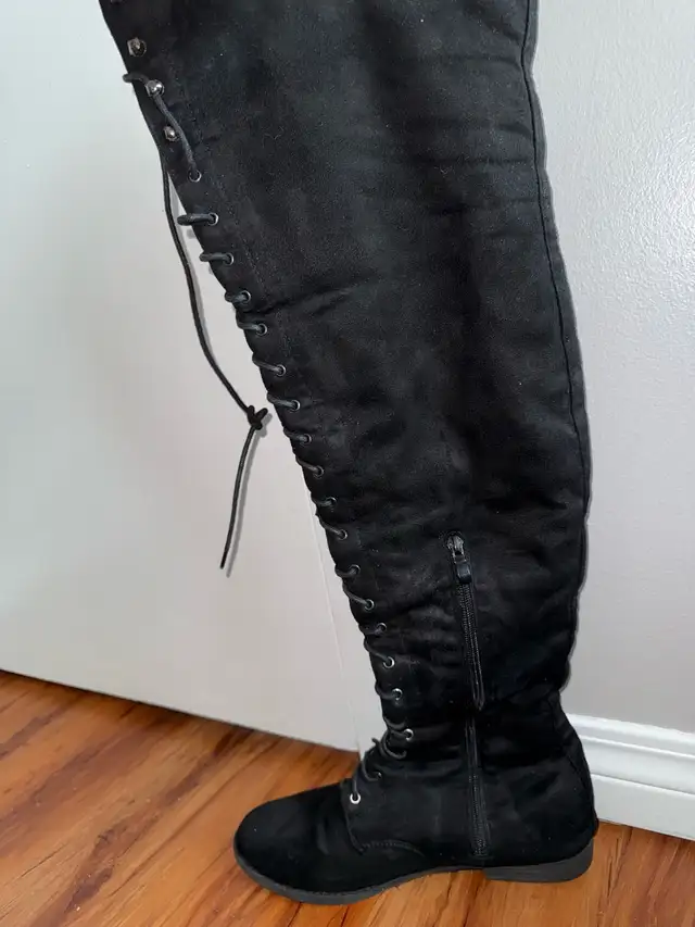 Women’s Boots in Women's - Shoes in Calgary - Image 7