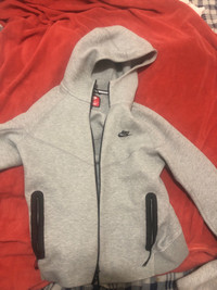 Nike tech fleece grey