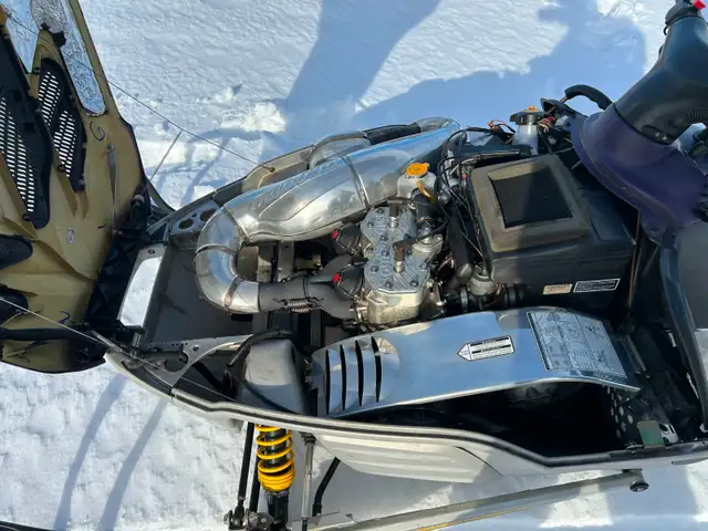 Skidoo Formula Z 700 édition millenium in Snowmobiles in Longueuil / South Shore - Image 5