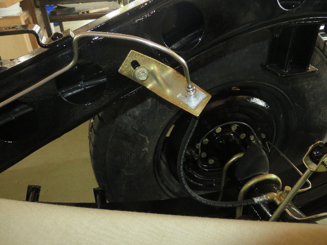 FJ40/45 Rear axle flex hose bracket in Other Parts & Accessories in Trenton - Image 2