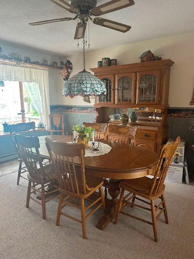 Oak dining table set in Dining Tables & Sets in Kingston - Image 5