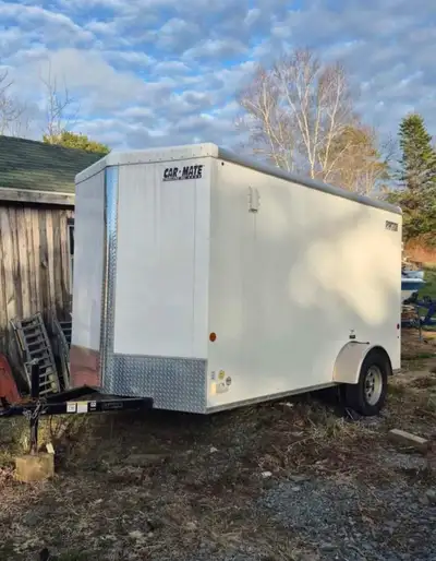 6x12 enclosed trailer in great shape, no longer need it asking 7000 obo