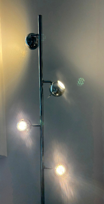 Floor Lamp in Indoor Lighting & Fans in Oshawa / Durham Region - Image 3
