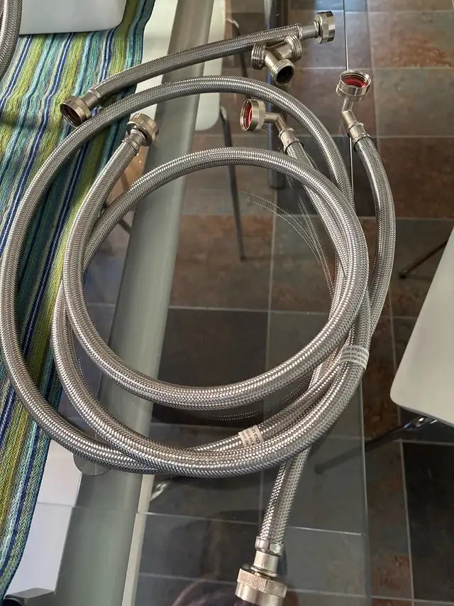 2 Tuyaux laveuse/secheuse-vapeur plus tuyau pour sécheuse in Washers & Dryers in Lévis - Image 2