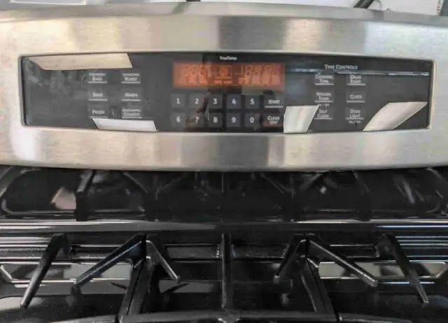 30" Full Size GE Gas Top Stove Burner Stainless Steel in Stoves, Ovens & Ranges in City of Toronto - Image 2