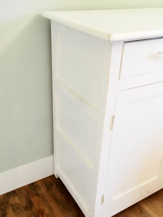 Vintage Shabby Chic Cabinet in Hutches & Display Cabinets in Calgary - Image 4