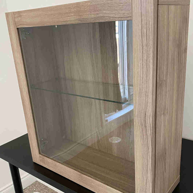 Ikea BESTÅ Shelf unit with glass door, walnut effect in Bookcases & Shelving Units in Mississauga / Peel Region