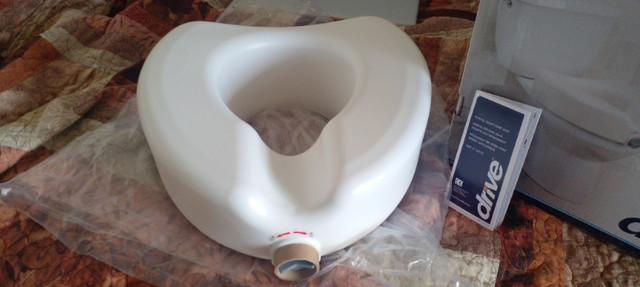 Brand New Raised Toilet Seat in Health & Special Needs in City of Toronto - Image 4