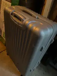 free luggage