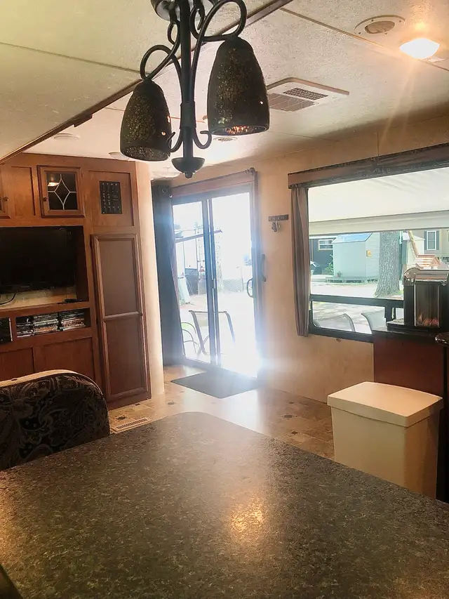 roulotte 33’ Sunny Brook in RVs & Motorhomes in Gatineau - Image 4